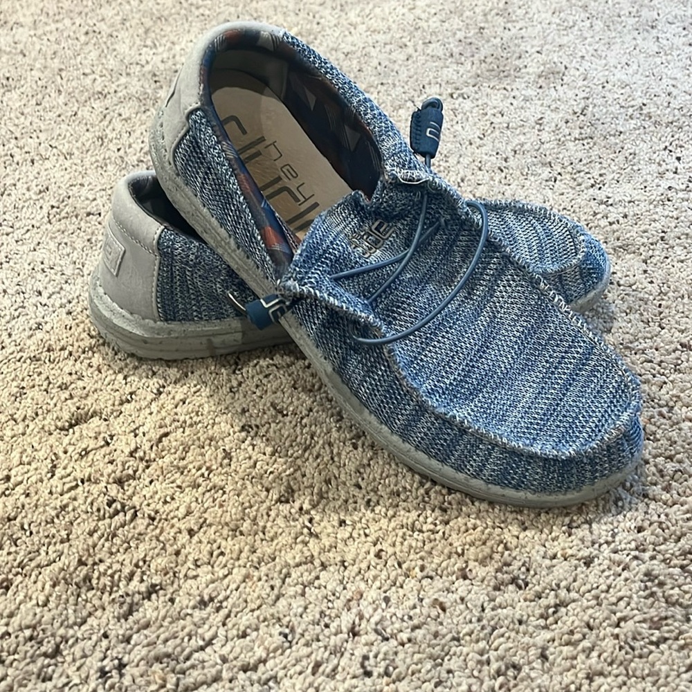 Men’s Hey Dudes, size 9